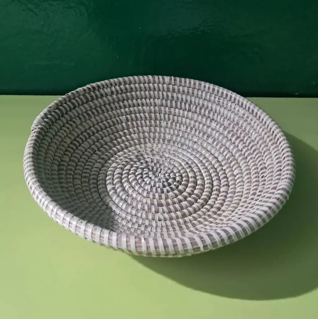 Panier Rond Local Avec des Fils en Plastique