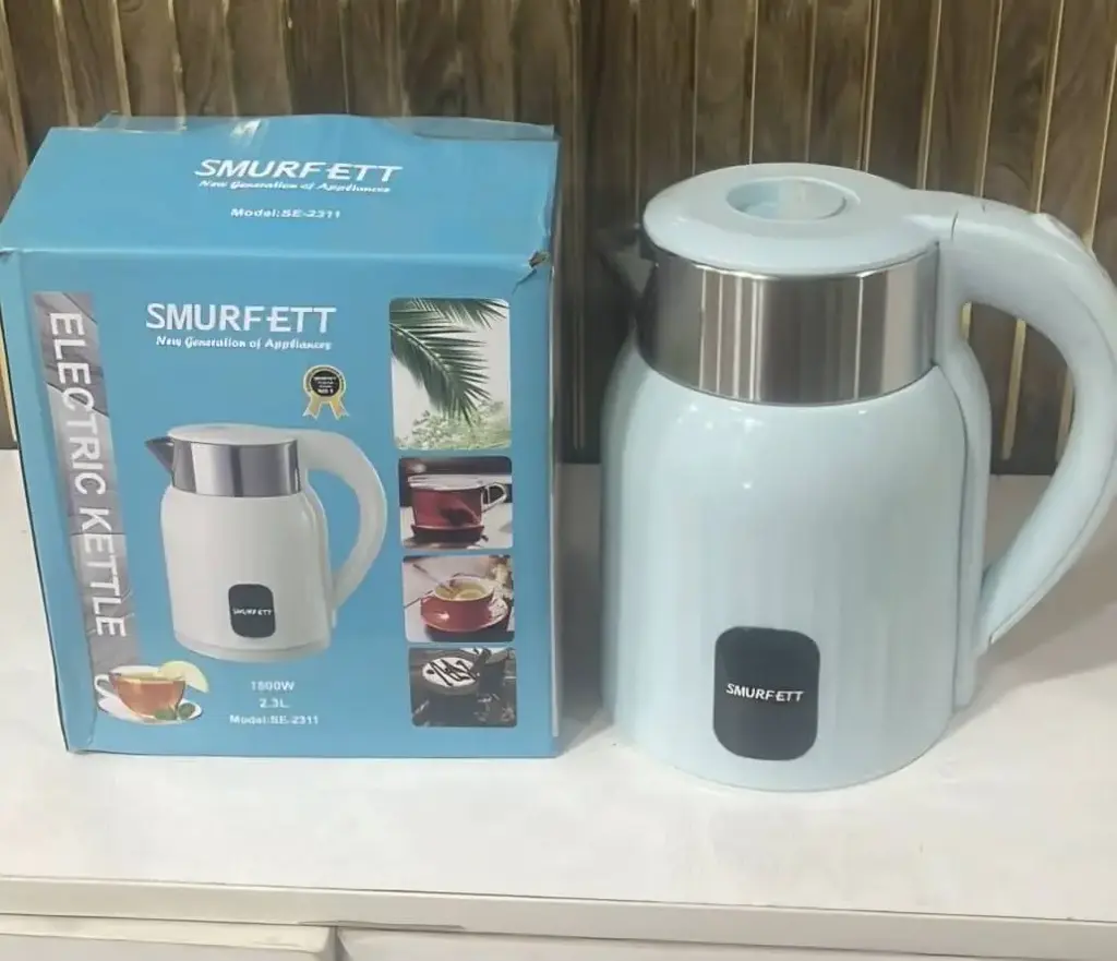 Smurfett Electric Kettle / Chauffe Eau Blanc 2,3L